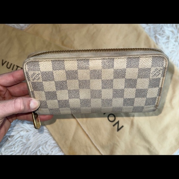 Louis Vuitton Damier Azur Zippy Wallet